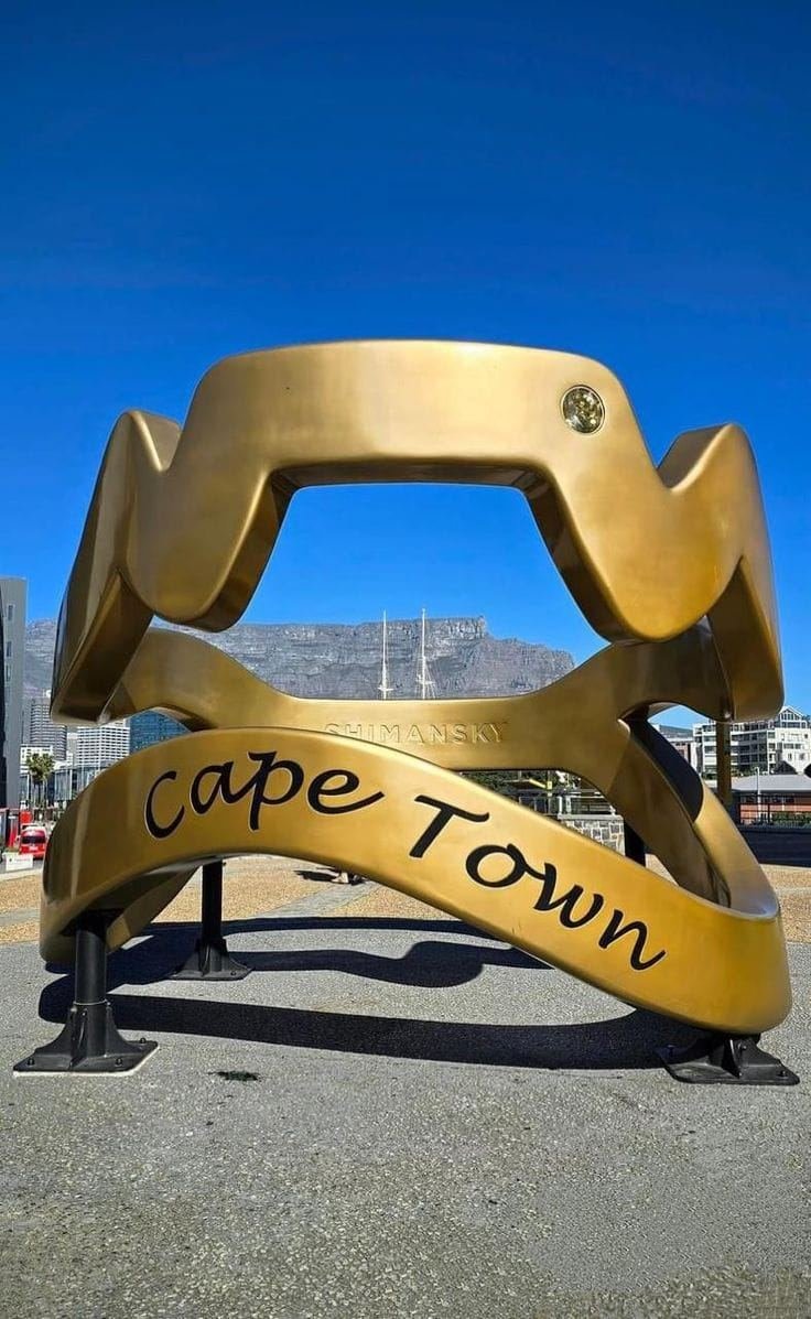 The golden Cape Town sign at the V&A Waterfront