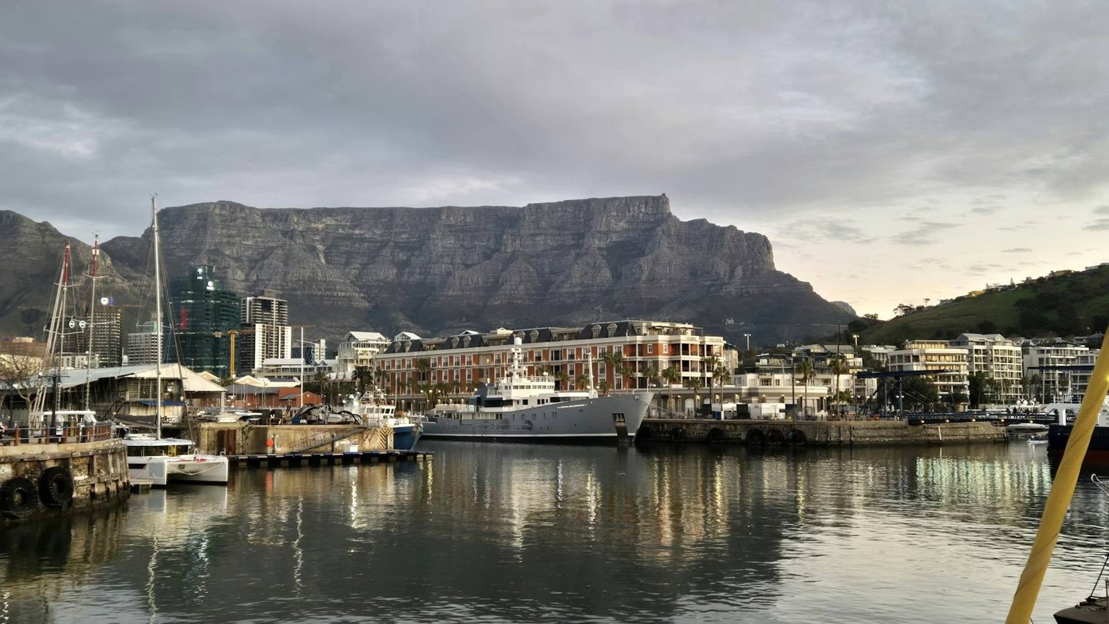 The V&A harbour at dusk with Table Mountain